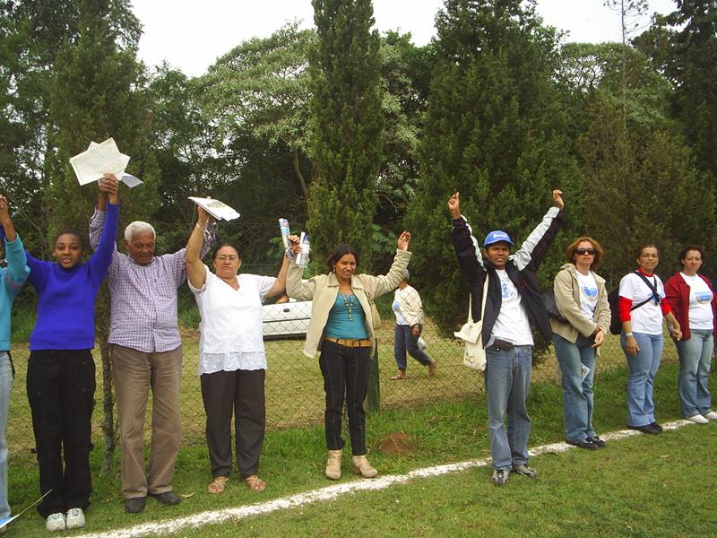 Moradores da represa Guarapiranga dão um abraço simbólico, SP1